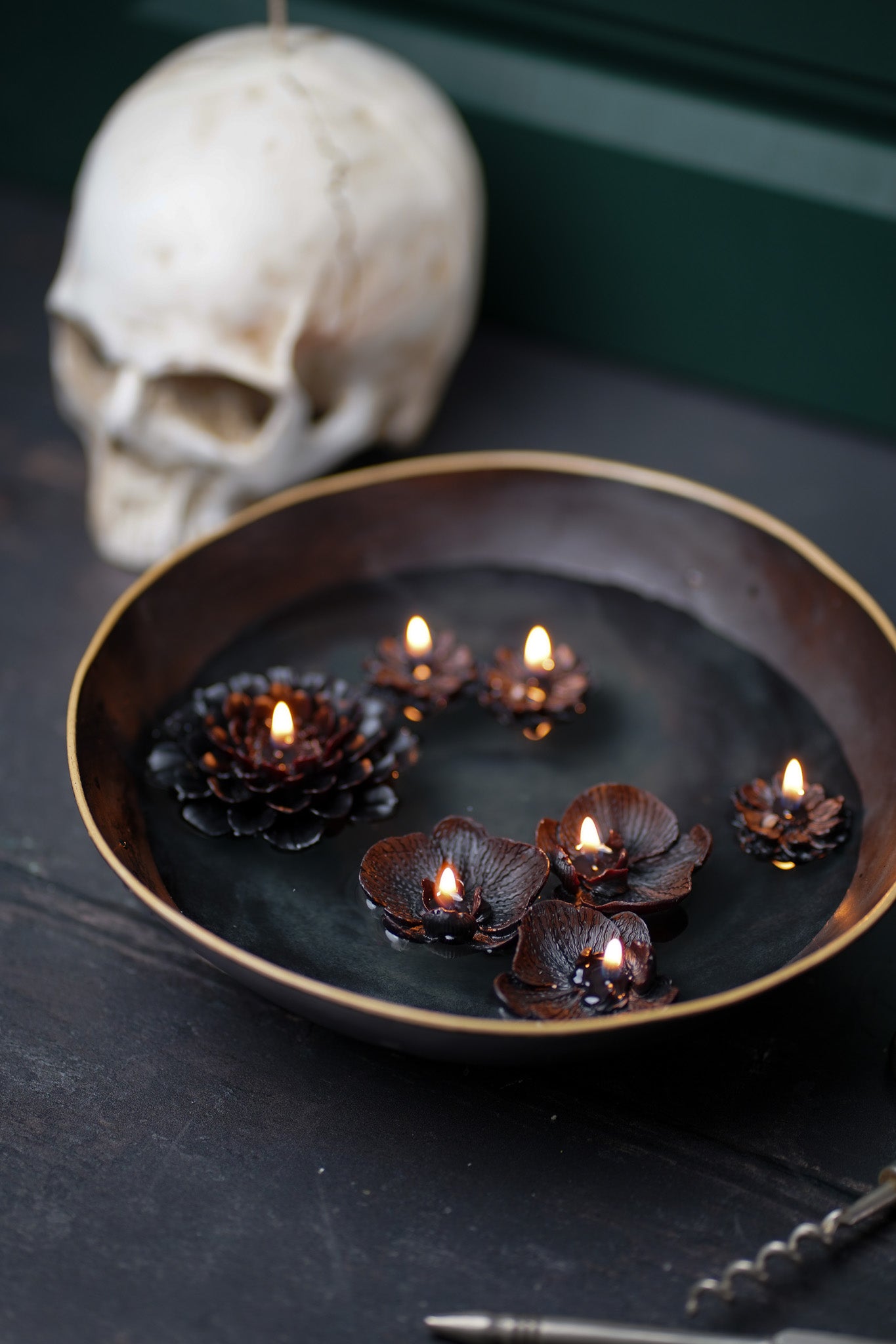 DARK FLOATING FLOWER CANDLES