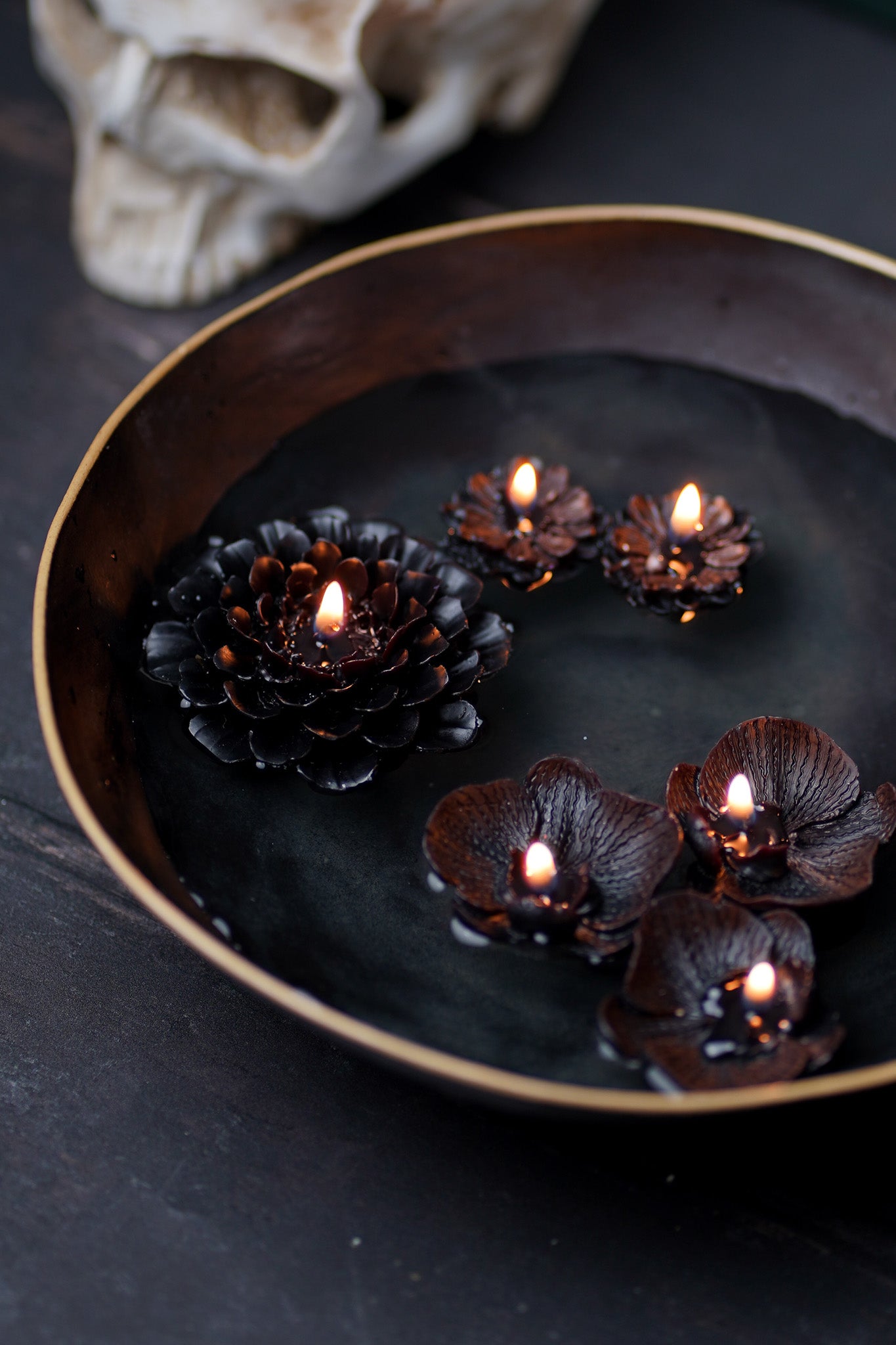 DARK FLOATING FLOWER CANDLES