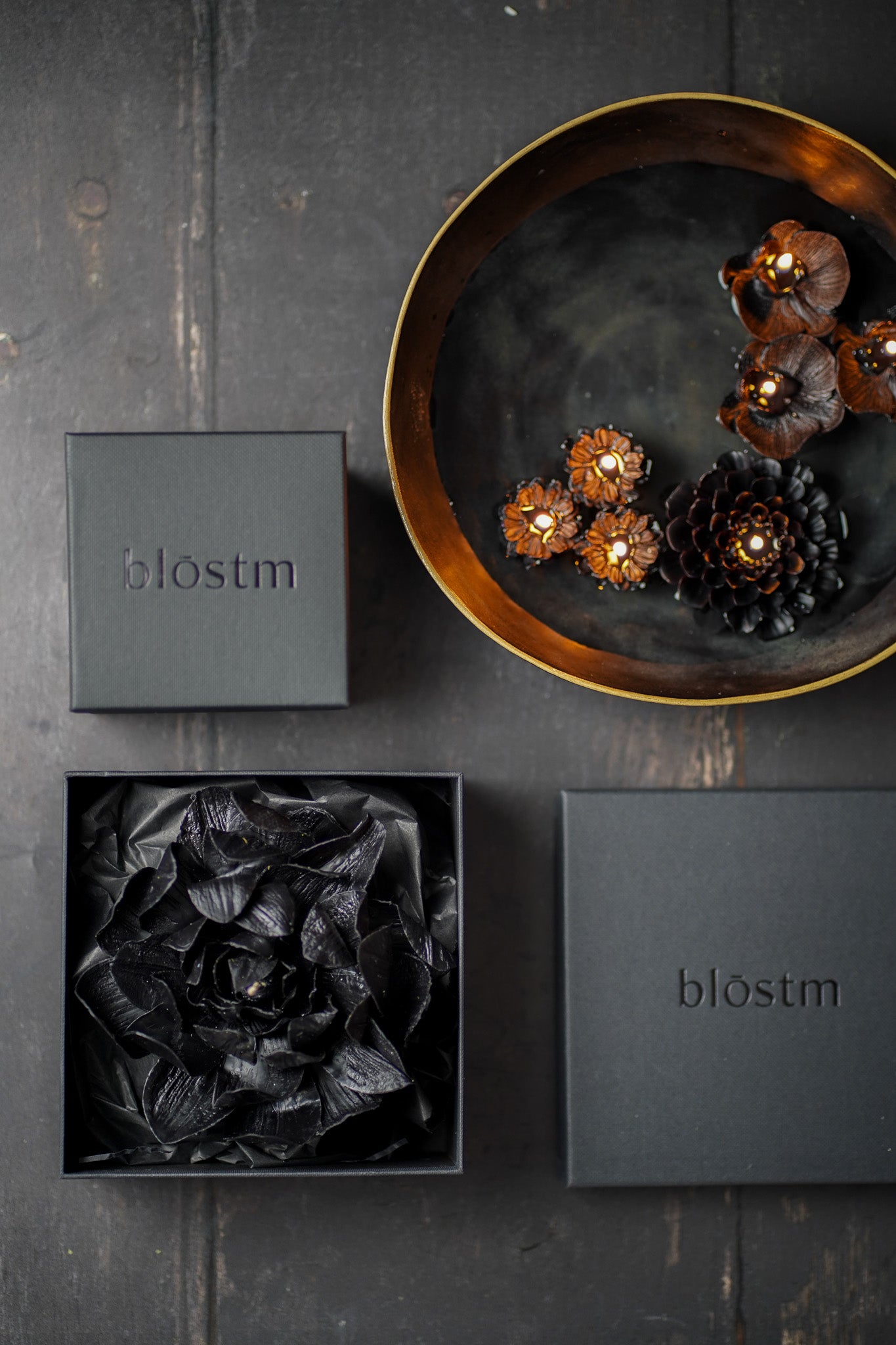 DARK FLOATING FLOWER CANDLES